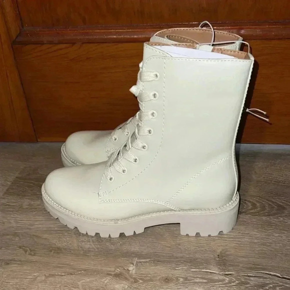 Target Platform Boots NEW - Picture 2 of 5